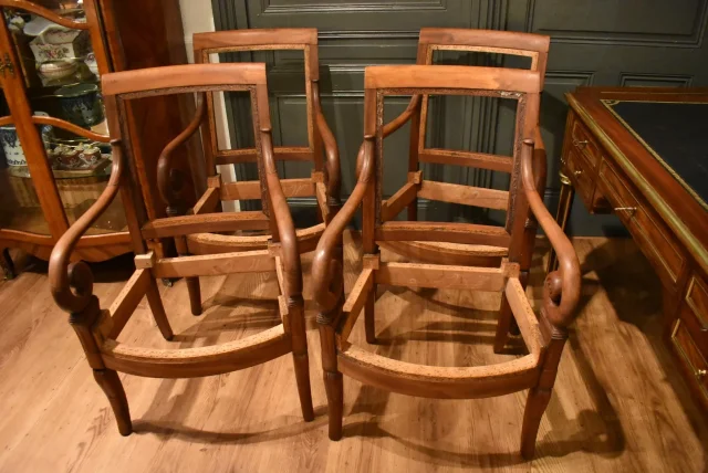Suite de quatre fauteuils d'époque Restauration