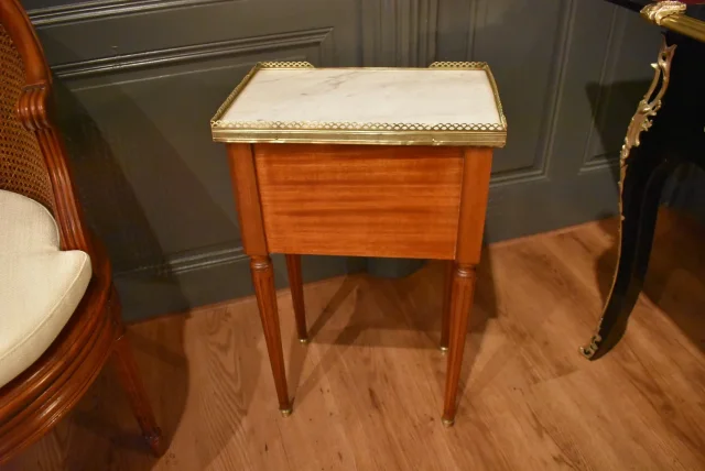 Petit chevet de style Louis XVI