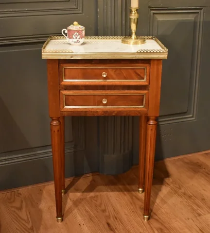 Petit chevet de style Louis XVI