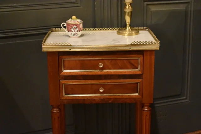 Petit chevet de style Louis XVI