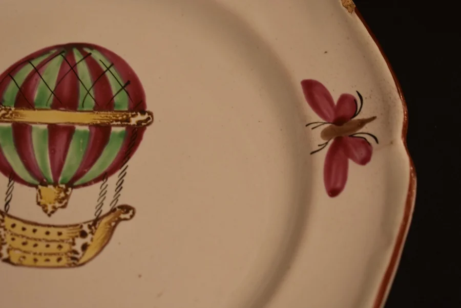 Assiette en faïence de Lunéville