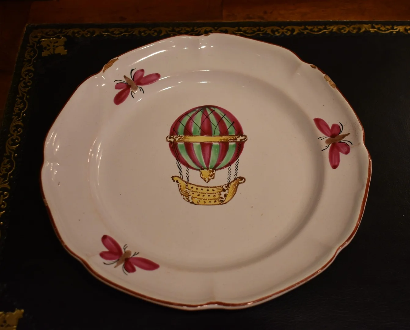 Assiette en faïence de Lunéville