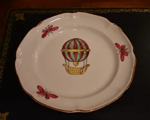 Assiette en faïence de Lunéville