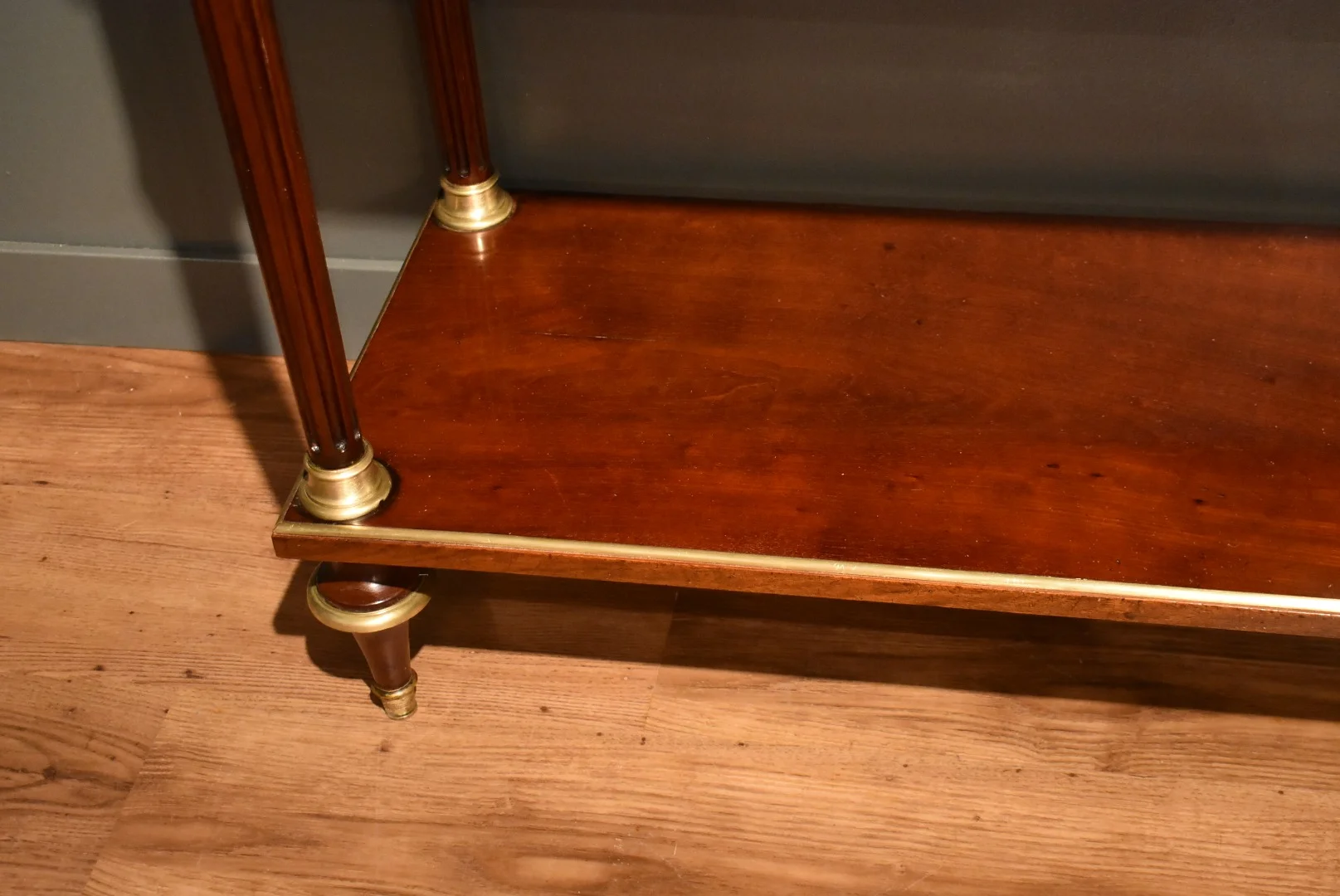 Console de style Louis XVI en acajou