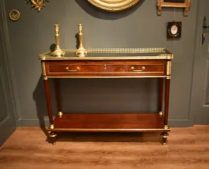 Console de style Louis XVI en acajou