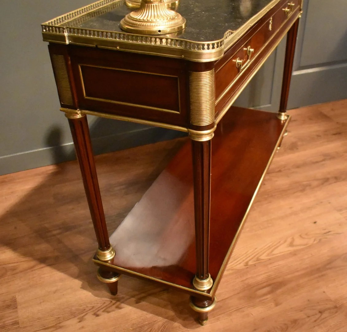 Console de style Louis XVI en acajou
