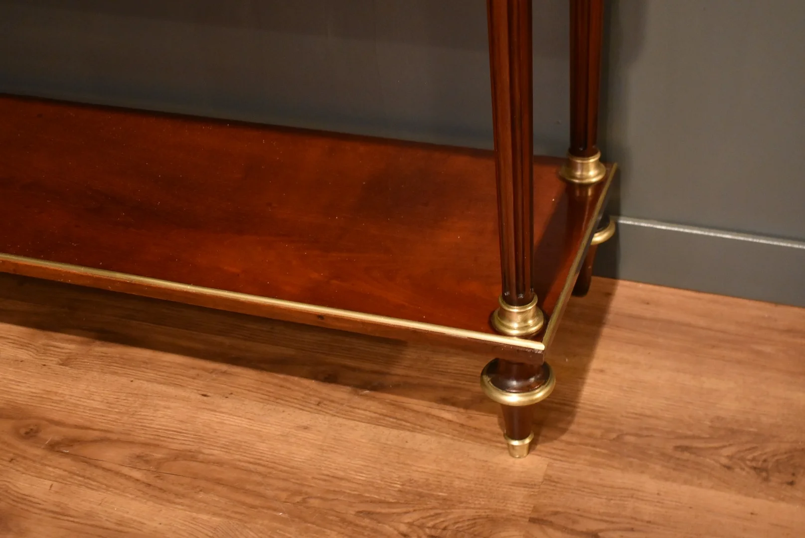 Console de style Louis XVI en acajou
