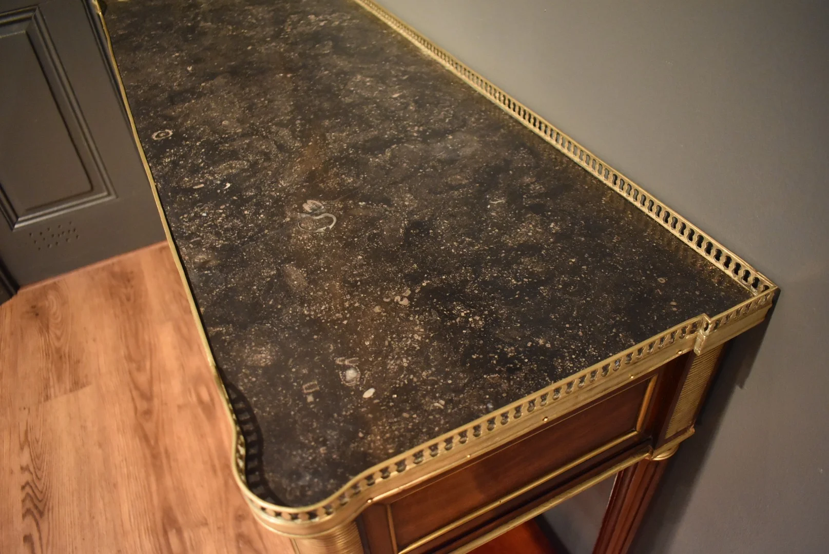 Console de style Louis XVI en acajou