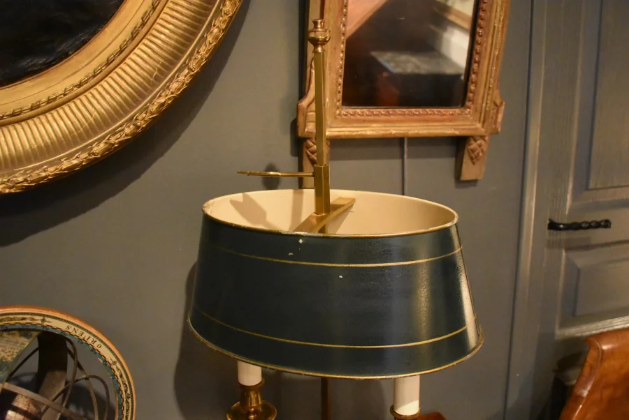 Lampe bouillotte à deux feux aux cors de chasse