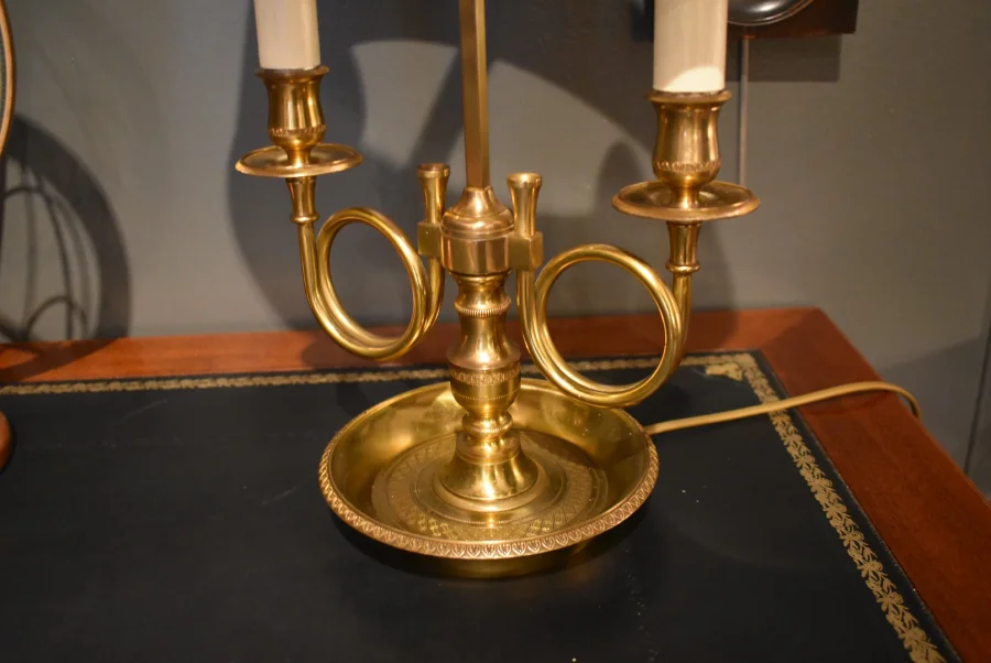 Lampe bouillotte à deux feux aux cors de chasse