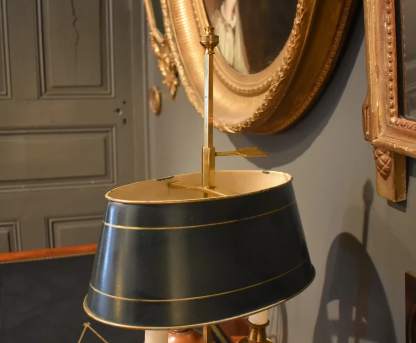 Lampe bouillotte à deux feux aux cors de chasse