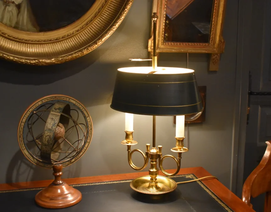 Lampe bouillotte à deux feux aux cors de chasse