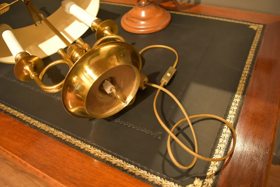 Lampe bouillotte à deux feux aux cors de chasse