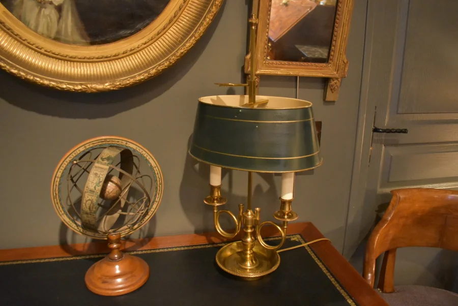 Lampe bouillotte à deux feux aux cors de chasse