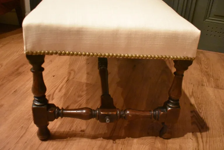 Tabouret en noyer