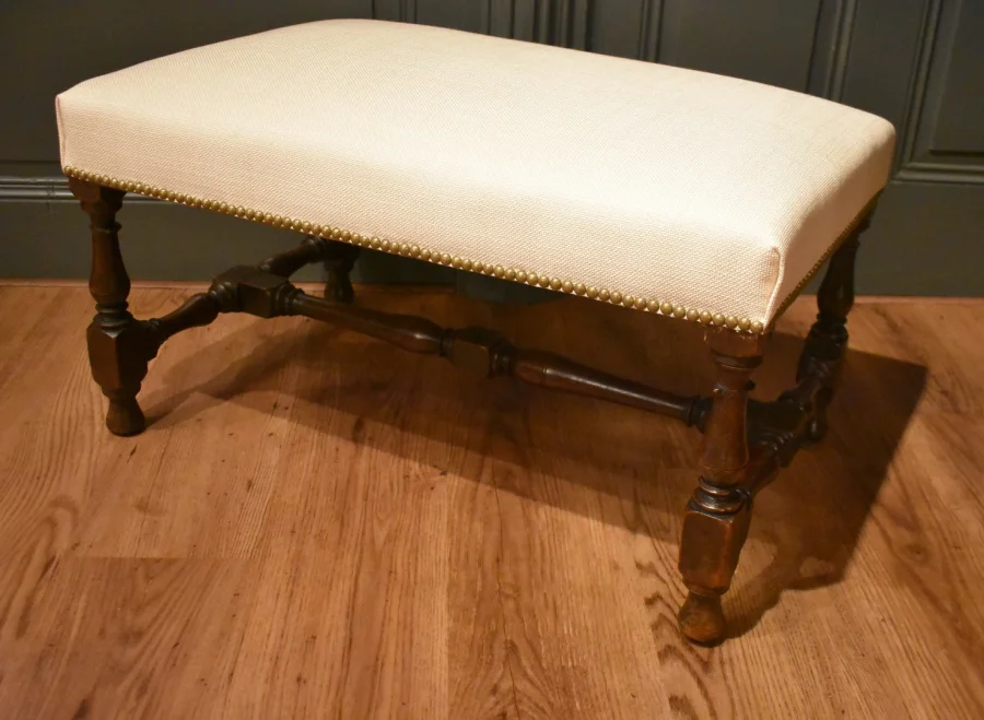 Tabouret en noyer