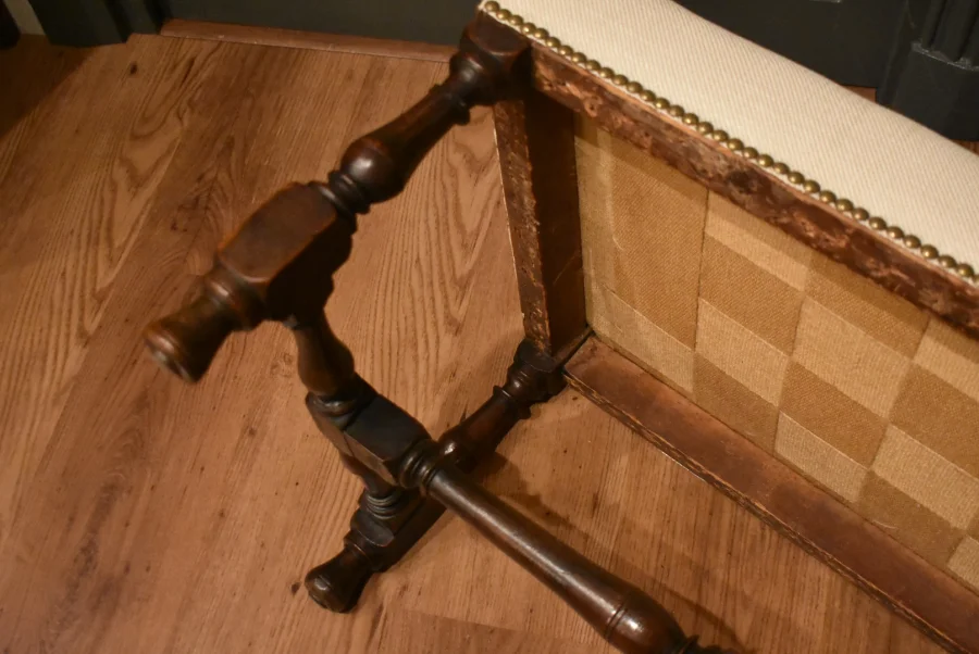 Tabouret en noyer