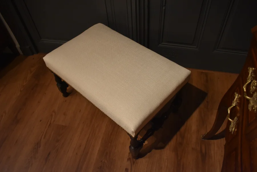 Tabouret en noyer