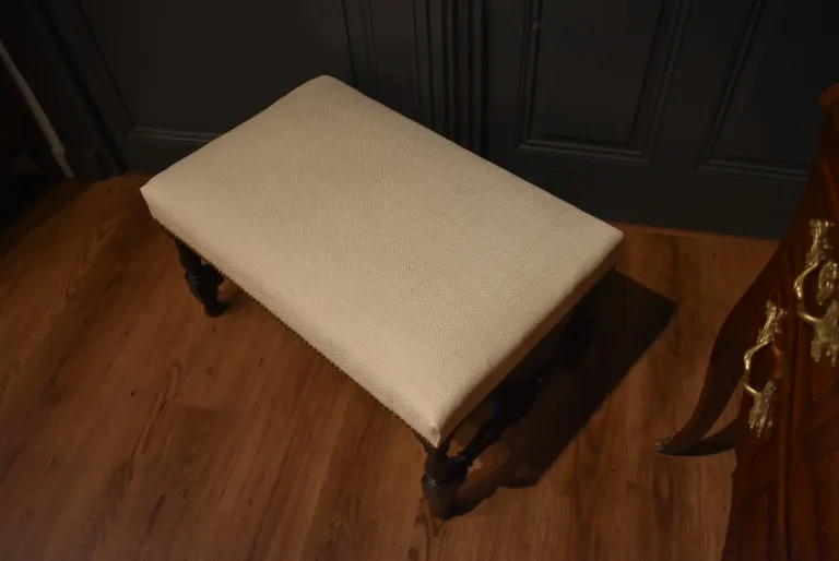 Tabouret en noyer