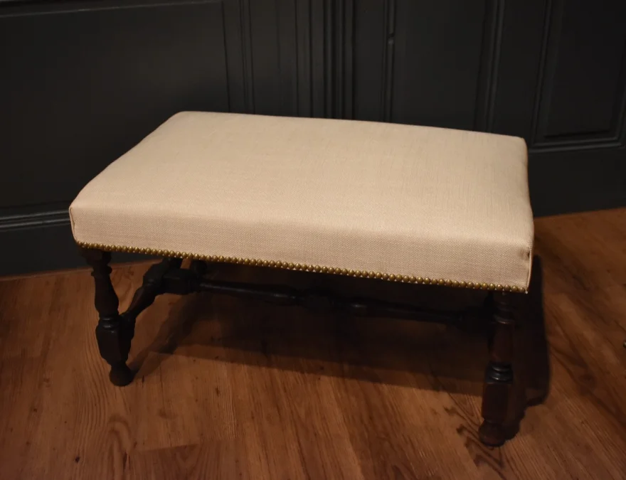 Tabouret en noyer