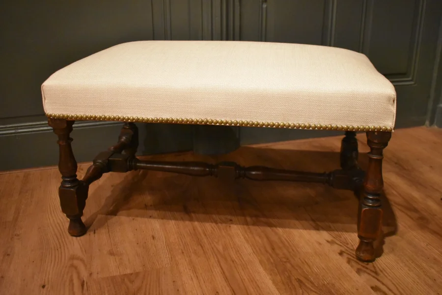 Tabouret en noyer