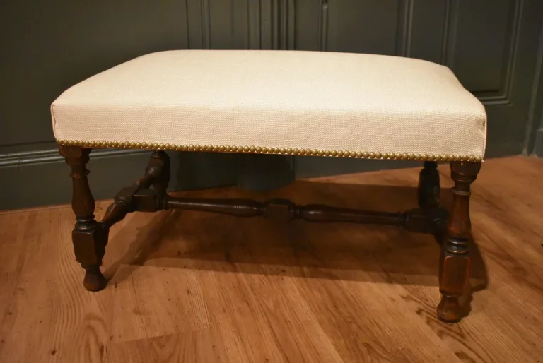 Tabouret en noyer