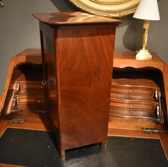 Armoire miniature