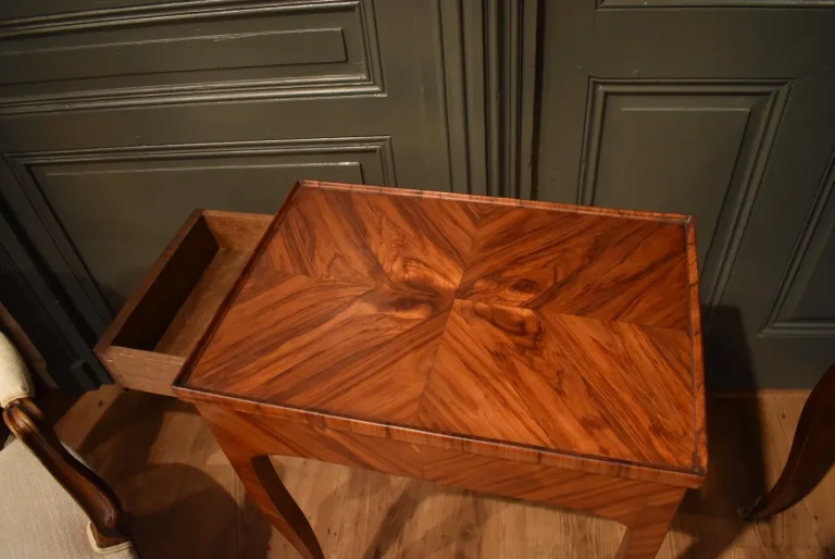Table d'appoint en marqueterie