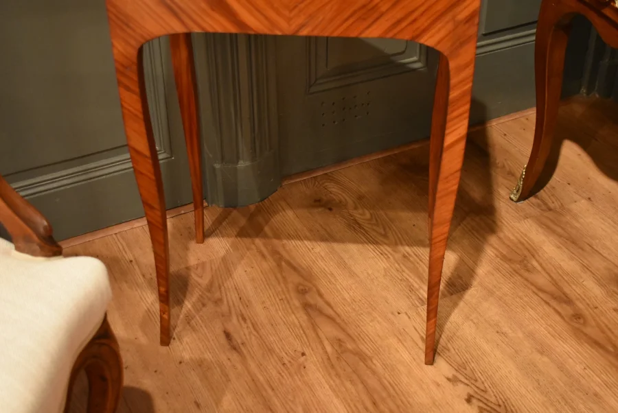 Table d'appoint en marqueterie
