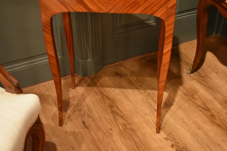Table d'appoint en marqueterie