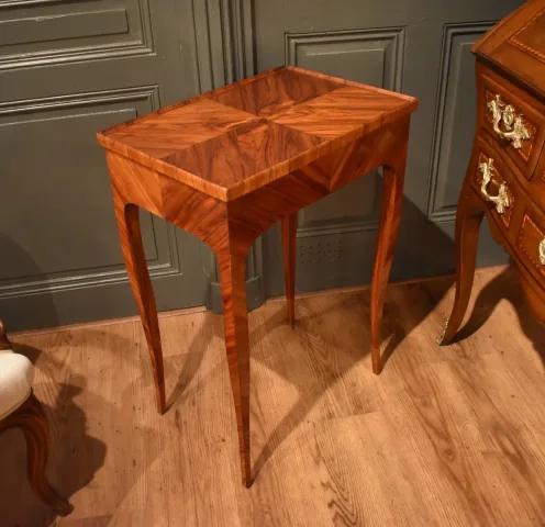 Table d'appoint en marqueterie