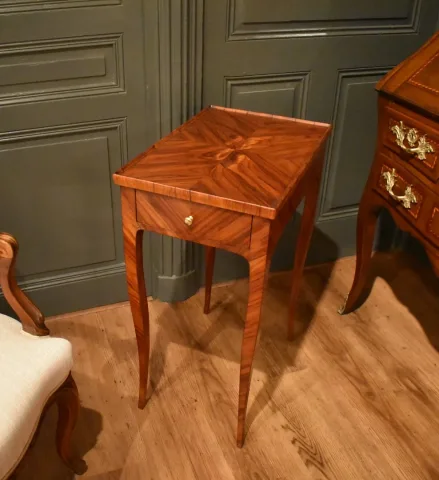 Table d'appoint en marqueterie