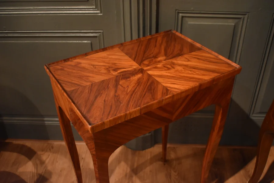Table d'appoint en marqueterie