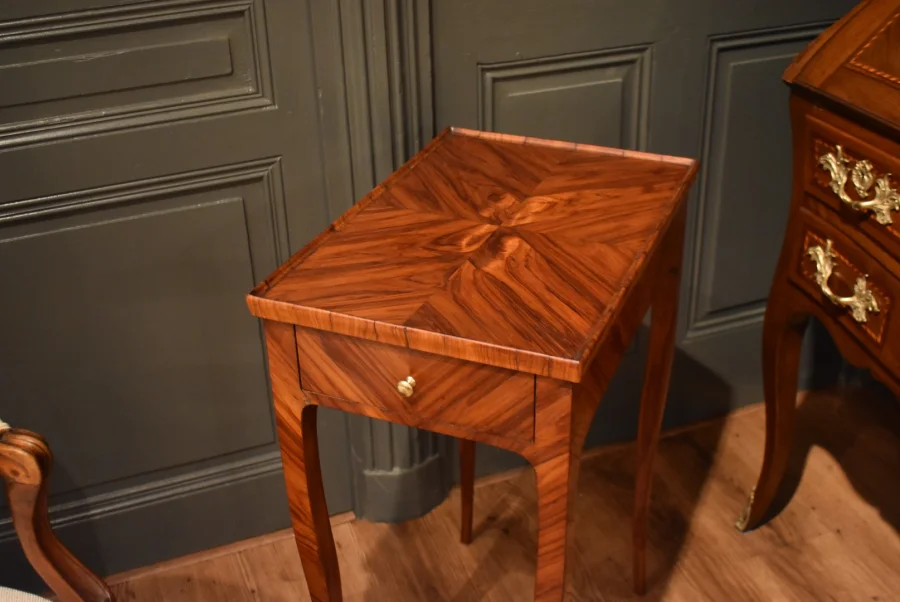 Table d'appoint en marqueterie