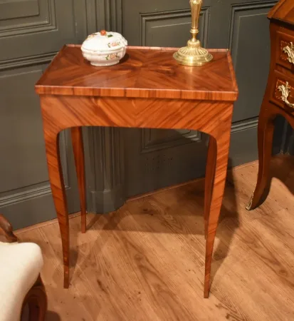 Table d'appoint en marqueterie