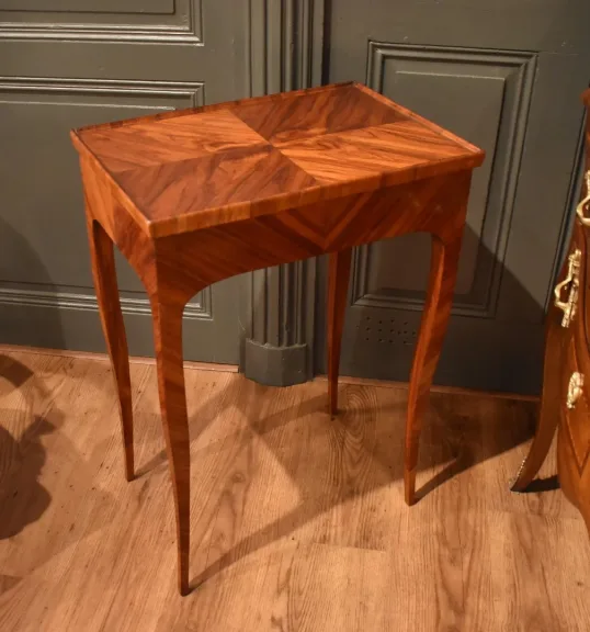 Table d'appoint en marqueterie