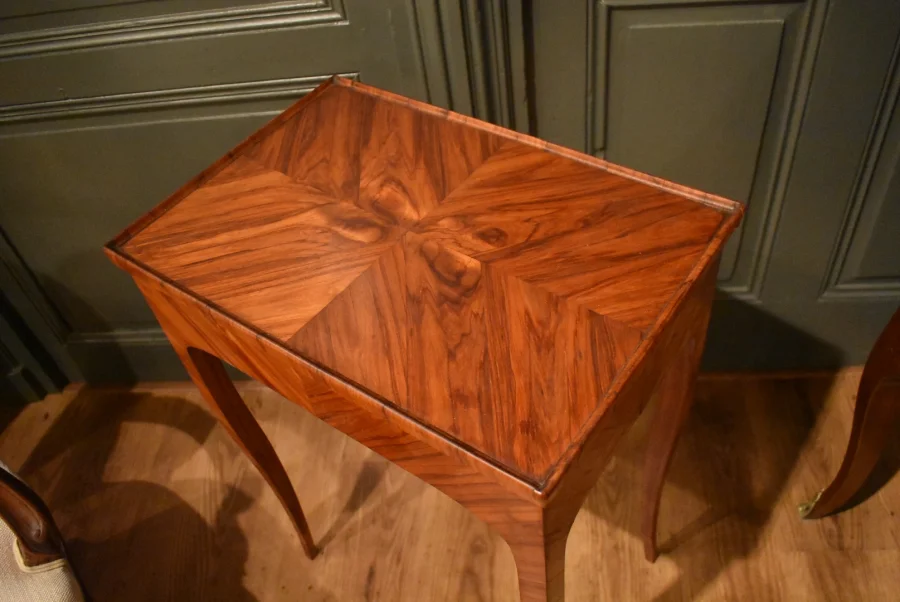 Table d'appoint en marqueterie