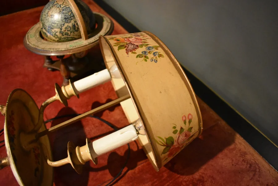 Lampe en tôle peinte