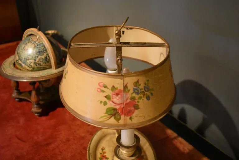 Lampe en tôle peinte