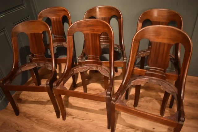 Suite de six chaises "gondole"