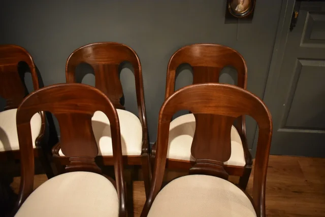 Suite de six chaises "gondole"