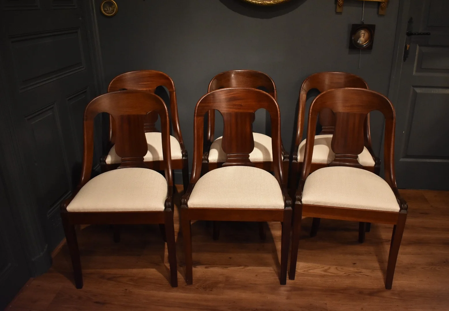 Suite de six chaises "gondole"