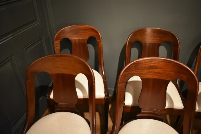 Suite de six chaises "gondole"