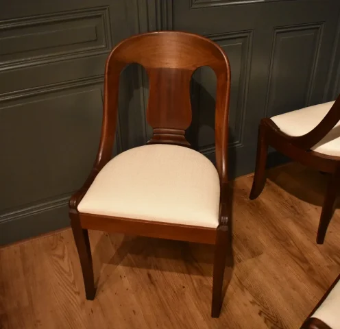 Suite de six chaises "gondole"