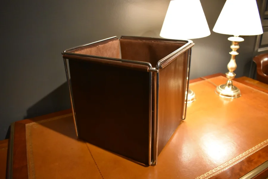 Corbeille à papiers en cuir