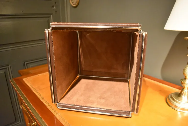 Corbeille à papiers en cuir