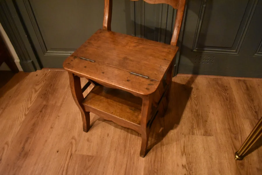 Chaise escabeau