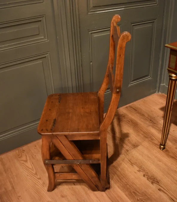 Chaise escabeau
