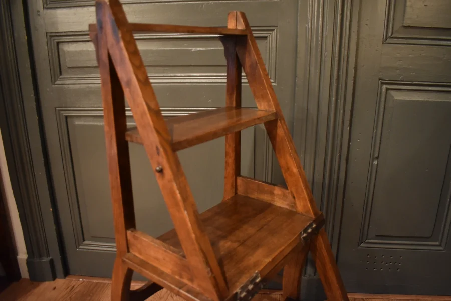 Chaise escabeau