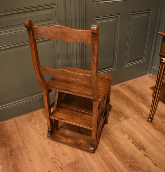 Chaise escabeau